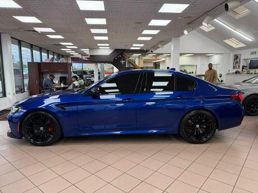 Marina Bay Blue Metallic 2022 BMW M5 Base