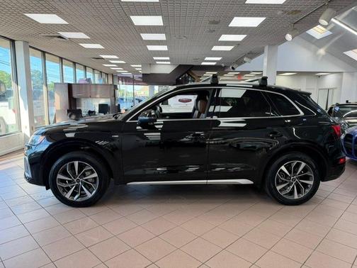 White 2024 Audi Q5 45 S line Premium Plus