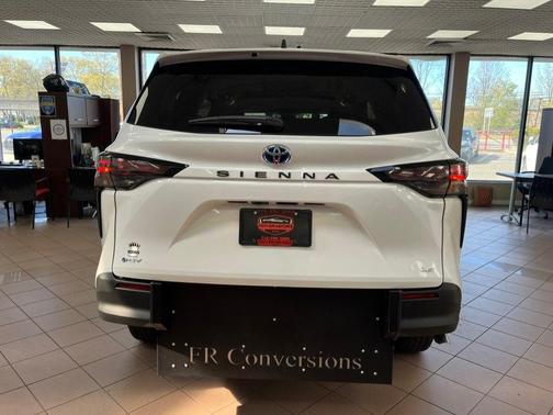 White 2025 Toyota Sienna LE