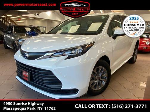 White 2025 Toyota Sienna LE