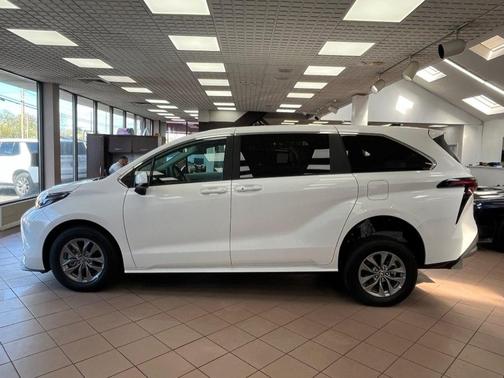 White 2025 Toyota Sienna LE