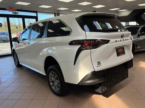White 2025 Toyota Sienna LE