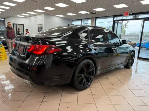 Black Obsidian 2017 INFINITI Q70 3.7X