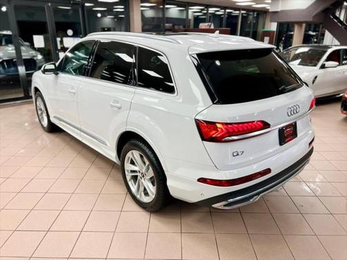 2021 Audi Q7 55 Premium Plus