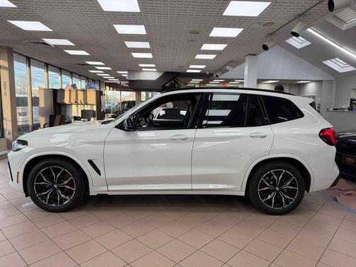 Mineral White Metallic 2023 BMW X3 M40i Sports Activity Vehicle