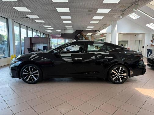 Super Black 2023 Nissan Maxima SL Sedan