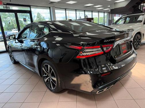 Super Black 2023 Nissan Maxima SL Sedan