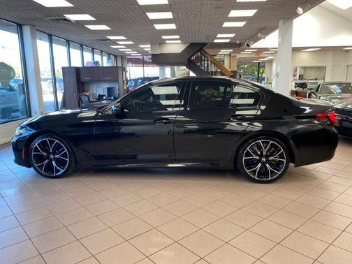 Black Sapphire Metallic 2022 BMW M550 i xDrive