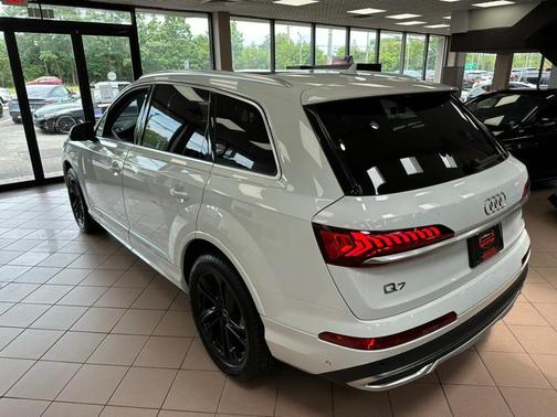 2022 Audi Q7 55 Premium Plus