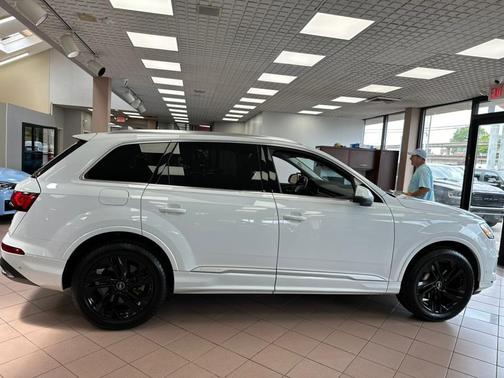 2022 Audi Q7 55 Premium Plus