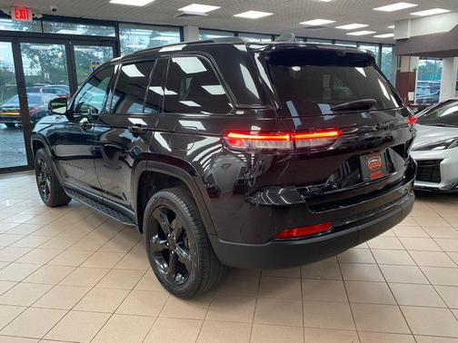 Diamond Black Crystal Pearl 2024 Jeep Grand Cherokee Limited