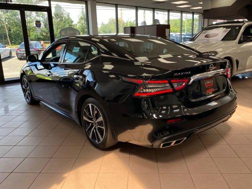 Super Black 2023 Nissan Maxima SL Sedan