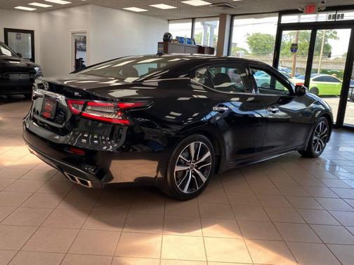 Super Black 2023 Nissan Maxima SL Sedan