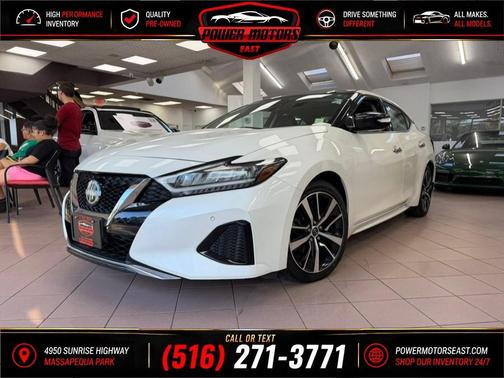 Pearl White TriCoat 2023 Nissan Maxima SV