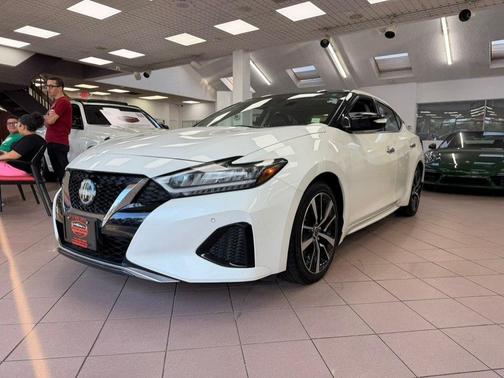 Pearl White TriCoat 2023 Nissan Maxima SL Sedan