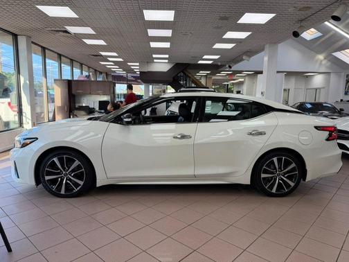 Pearl White TriCoat 2023 Nissan Maxima SL Sedan