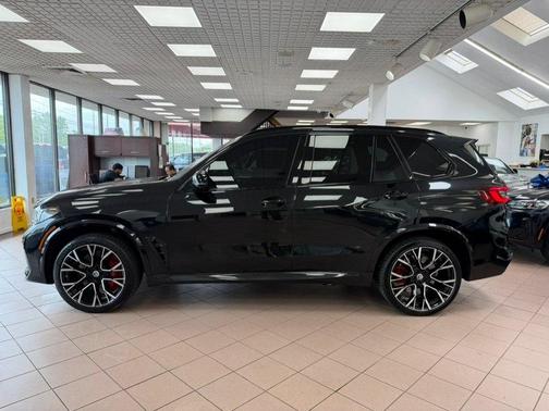 Black Sapphire Metallic 2022 BMW X5 M Base