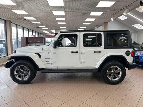 Bright White Clearcoat 2021 Jeep Wrangler Unlimited Sahara