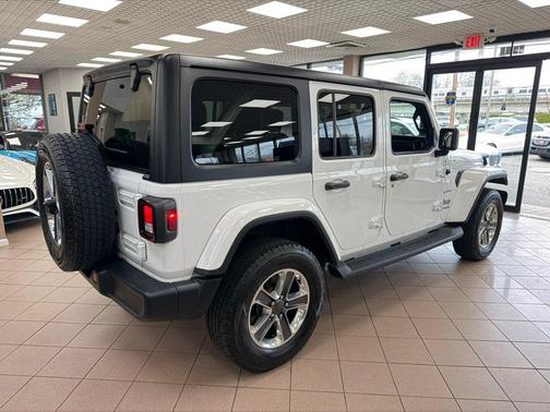 Bright White Clearcoat 2021 Jeep Wrangler Unlimited Sahara
