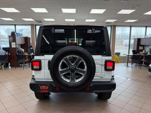 Bright White Clearcoat 2021 Jeep Wrangler Unlimited Sahara