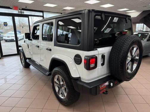 Bright White Clearcoat 2021 Jeep Wrangler Unlimited Sahara