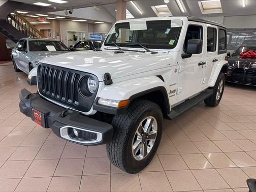 Bright White Clearcoat 2021 Jeep Wrangler Unlimited Sahara