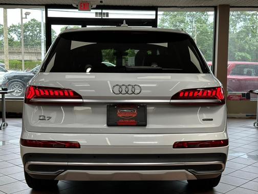 2022 Audi Q7 55 Premium Plus