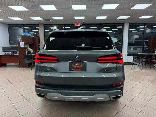 Skyscraper Grey Metallic 2026 BMW X5 xDrive40i Sports Activity Vehicle