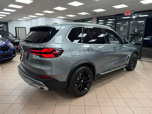 Skyscraper Grey Metallic 2026 BMW X5 xDrive40i Sports Activity Vehicle