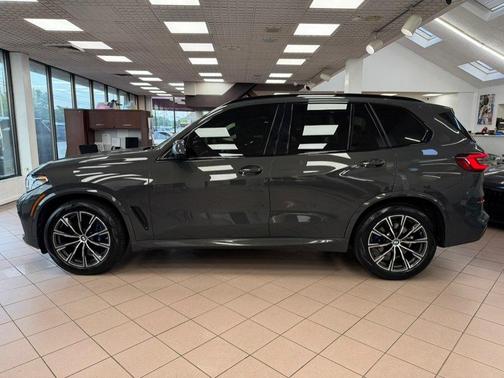 Gray 2022 BMW X5 xDrive40i Sports Activity Vehicle