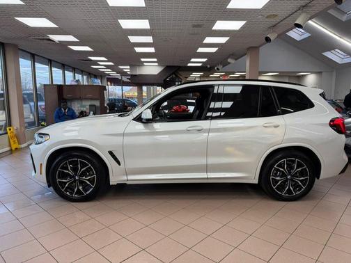 Mineral White Metallic 2024 BMW X3 xDrive30i
