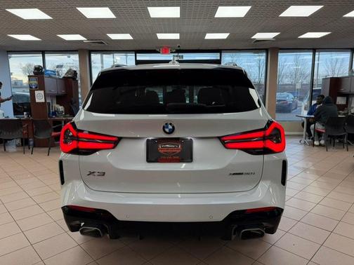 Mineral White Metallic 2024 BMW X3 xDrive30i