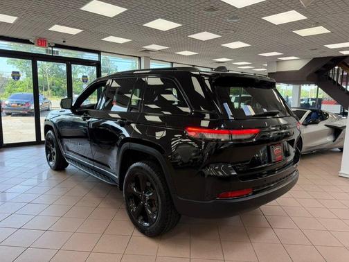 Diamond Black Crystal Pearlcoat 2024 Jeep Grand Cherokee Limited