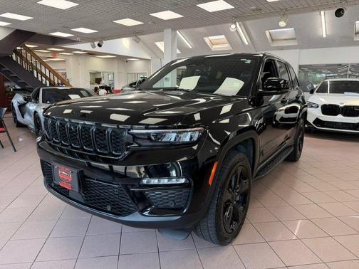Diamond Black Crystal Pearlcoat 2024 Jeep Grand Cherokee Limited