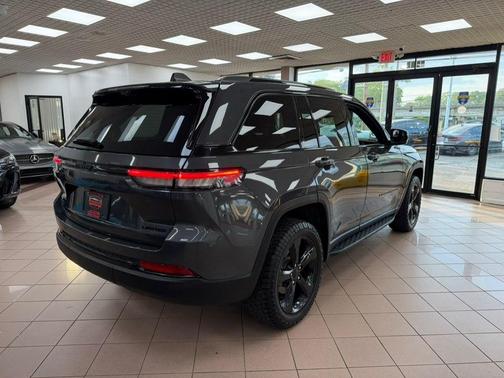 Baltic Gray Metallic Clearcoat 2024 Jeep Grand Cherokee Limited