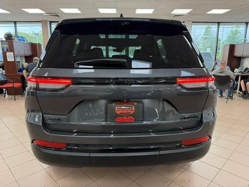 Baltic Gray Metallic Clearcoat 2024 Jeep Grand Cherokee Limited
