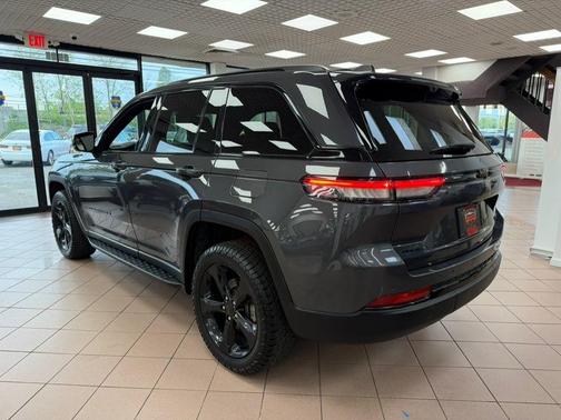 Baltic Gray Metallic Clearcoat 2024 Jeep Grand Cherokee Limited