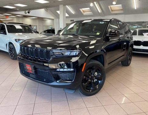 Diamond Black Crystal Pearlcoat 2023 Jeep Grand Cherokee Limited