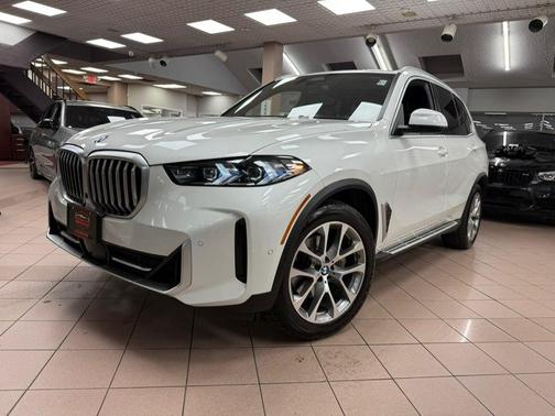 Mineral White Metallic 2024 BMW X5 xDrive40i