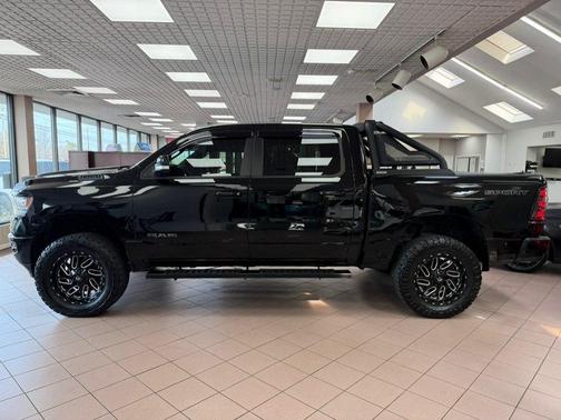 Diamond Black Crystal Pearlcoat 2021 RAM 1500 Big Horn/Lone Star