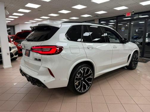 Mineral White Metallic 2022 BMW X5 M Base