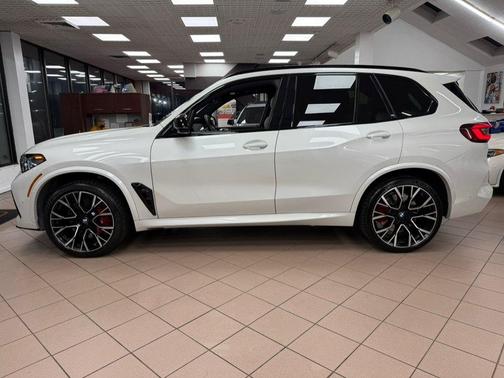 Mineral White Metallic 2022 BMW X5 M Base