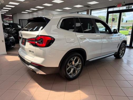 Mineral White Metallic 2022 BMW X3 xDrive30i
