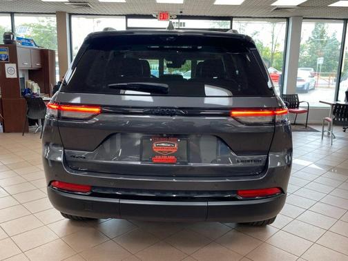 Baltic Gray Metallic Clearcoat 2023 Jeep Grand Cherokee Limited