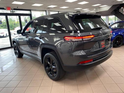 Baltic Gray Metallic Clearcoat 2023 Jeep Grand Cherokee Limited