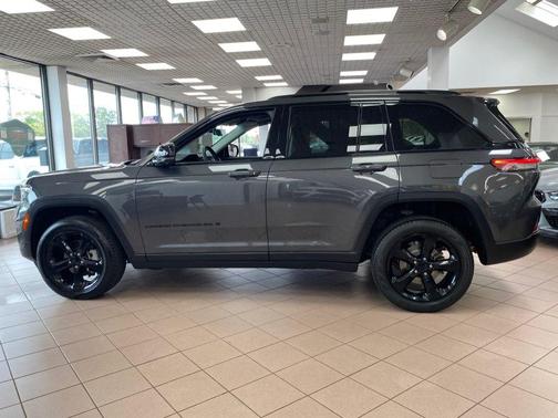 Baltic Gray Metallic Clearcoat 2023 Jeep Grand Cherokee Limited