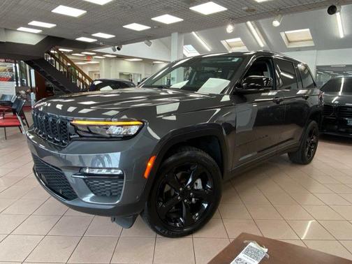 Baltic Gray Metallic Clearcoat 2023 Jeep Grand Cherokee Limited