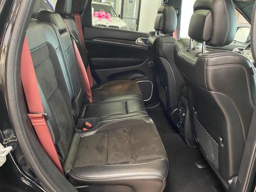 Diamond Black Crystal Pearl 2020 Jeep Grand Cherokee SRT