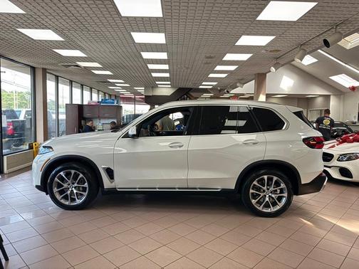 Alpine White 2024 BMW X5 xDrive40i Sports Activity Vehicle
