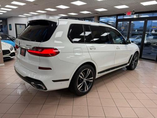 Alpine White 2021 BMW X7 xDrive40i